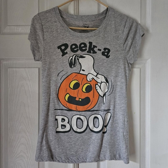 Grey snoopy peanuts peek a boo pumpkin form fit teeSize medium - Picture 1 of 4